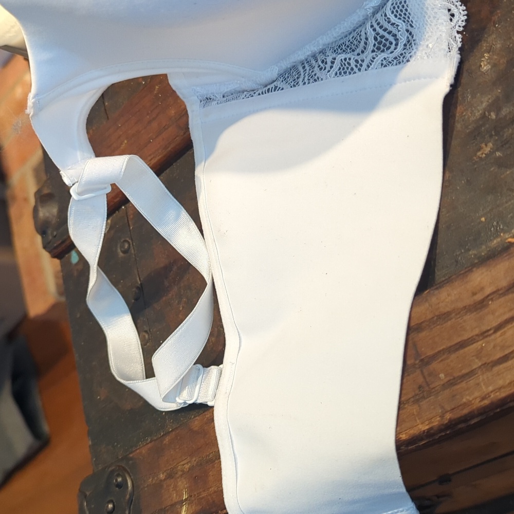 White bra - Picture 2 of 5